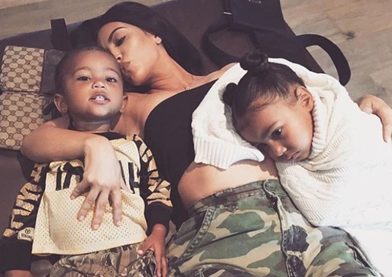 Sin Kim Kardashian hitno hospitaliziran: "Moja beba na aparatima s kisikom"