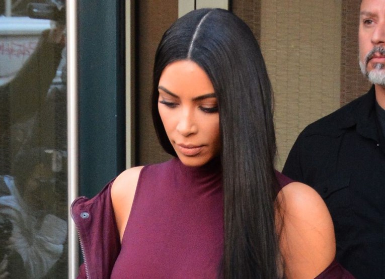 FOTO Na izvol´te: Kim Kardashian obukla prozirnu majicu i zaboravila grudnjak