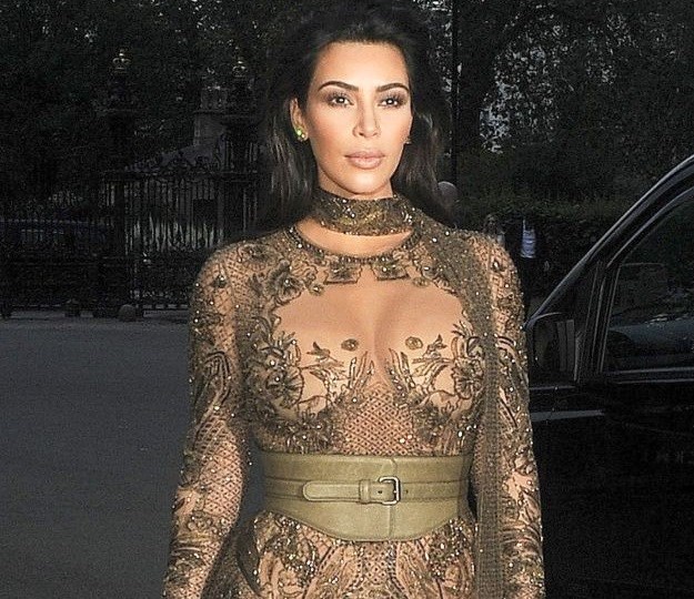 FOTO Kim Kardashian odjenula potpuno prozirnu haljinu te pokazala slavne grudi i guzu