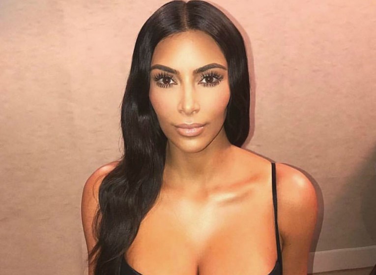 Kim Kardashian otkrila je svoj jednostavan trik za savršeni ljetni ten