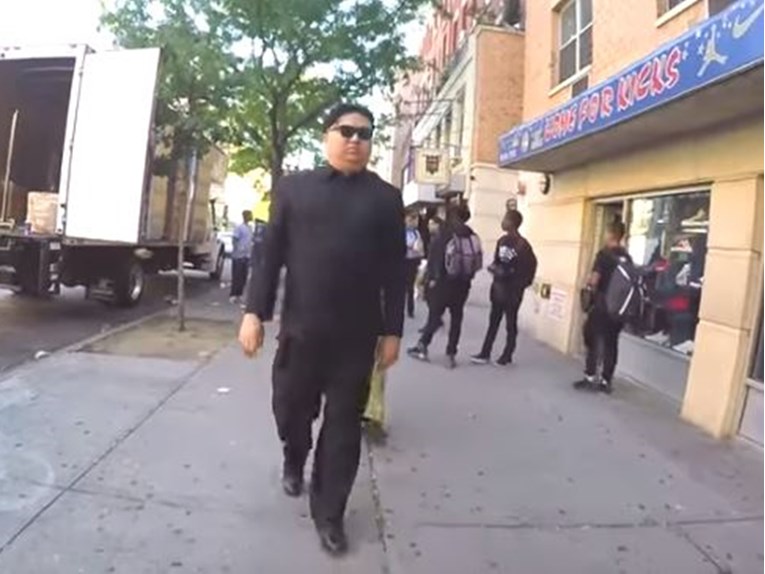 VIDEO Prerušio se u Kim Jong-una i prošetao New Yorkom, pogledajte kako su ljudi reagirali