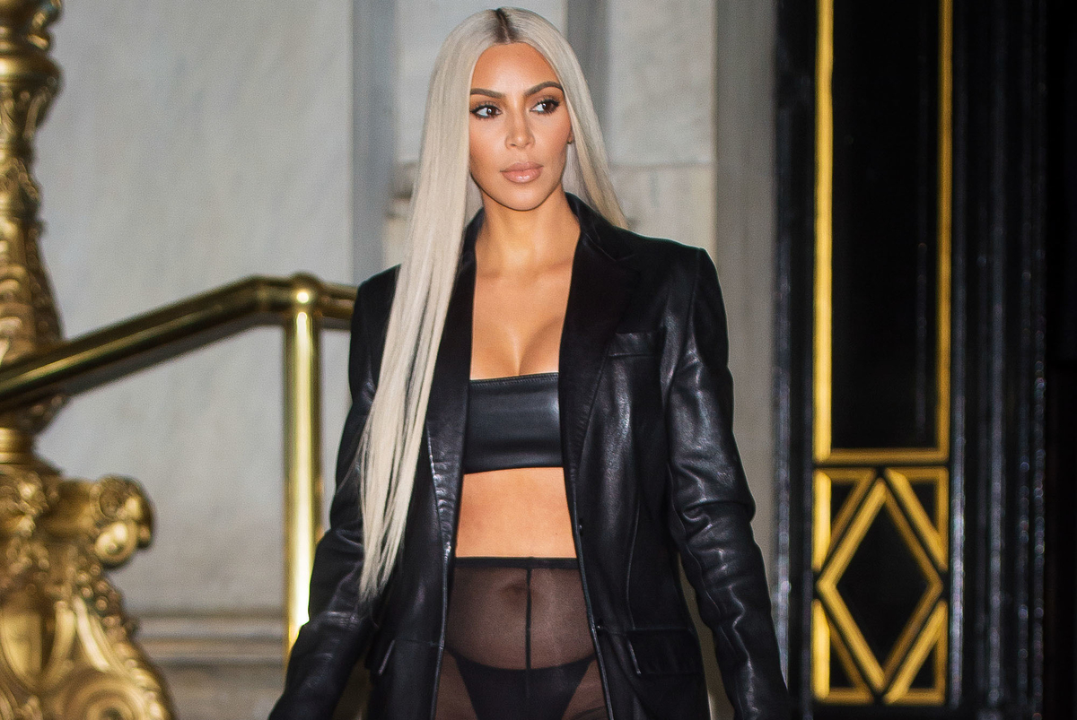 Kardashianka izašla iz kuće samo u najlonkama