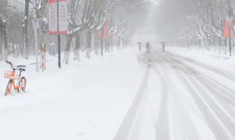 VIDEO Rekordno niske temperature u Kini, tisuće evakuiranih zbog ogromne snježne oluje