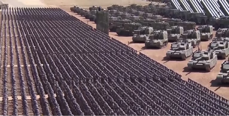 VIDEO Kina održala ogromnu vojnu paradu usred sve većih napetosti oko Sjeverne Koreje