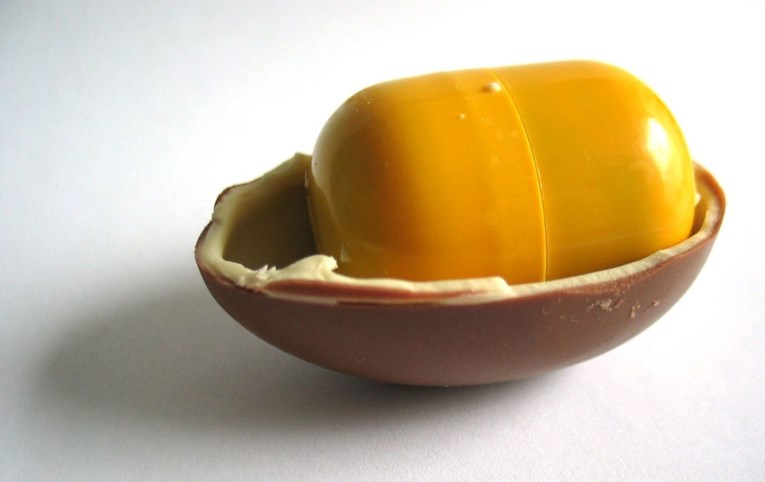 Razlog zašto su kapsule Kinder jaja žute je nevjerojatno glup