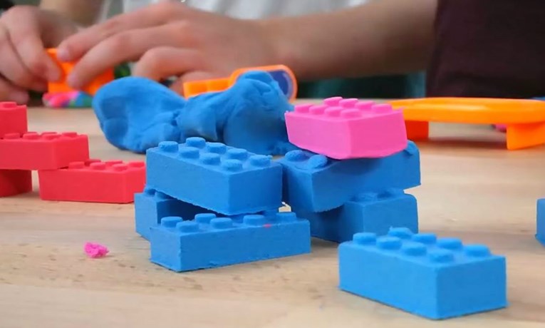 Ovako se grade "Lego" kule od kinetičkog pijeska!
