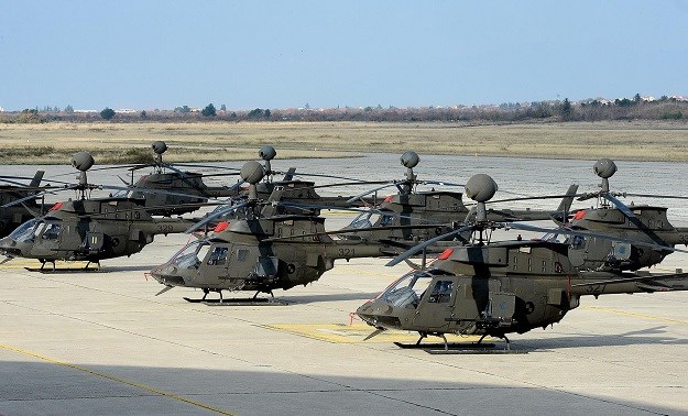 FOTO U Zemuniku predstavljeni borbeni helikopteri Kiowe, pogledajte kako izgledaju