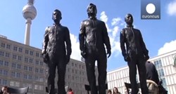U Berlinu predstavljeni kipovi Snowdena, Assangea i Manning