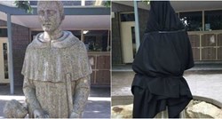 Katolička škola morala prekriti tek postavljen kip zbog nezgodnog detalja: "Kruh je penis"