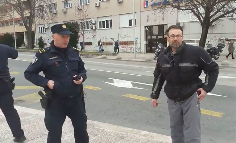 Splićanin opet prosvjedovao ispred suda: Deset posto ljudi ugnjetava cilu državu, žele da budemo logoraši!