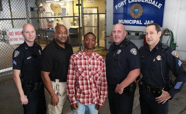 Iz pritvora na naslovnice: Uhićeni tinejdžer policajcu spasio život