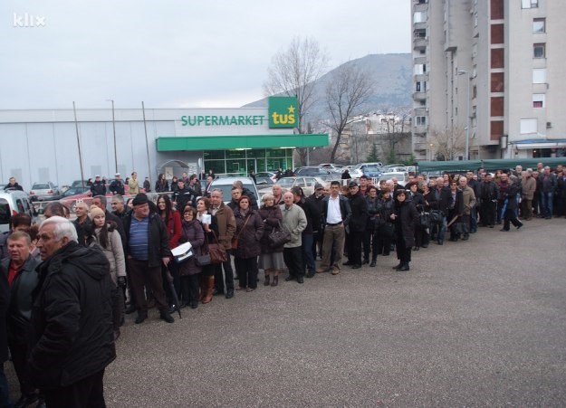 U Mostaru još preko tisuću ljudi čeka na glasanje!