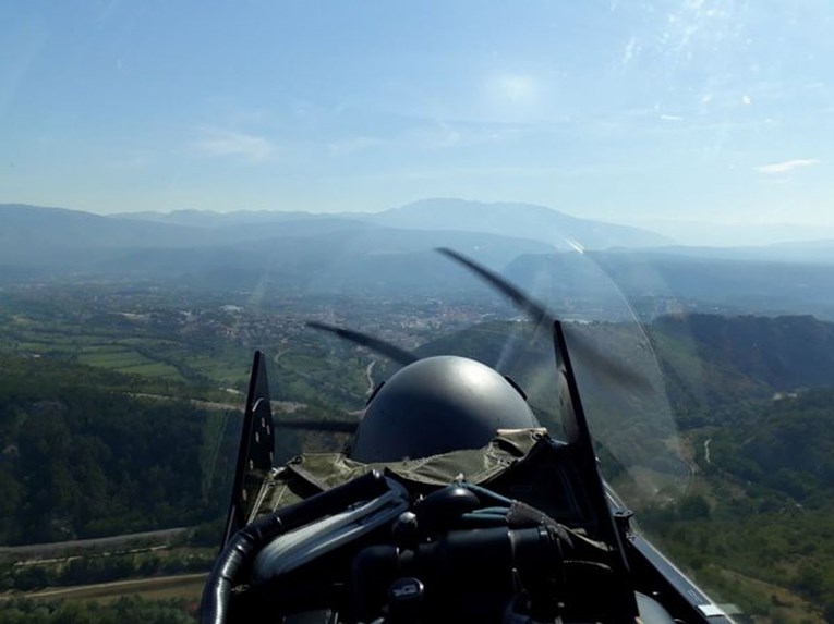 FOTO Pogledajte prelet hrvatskih borbenih aviona iznad kninske tvrđave