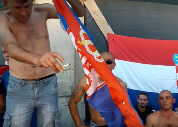 Nakon objave videa na Indexu: Uhićeni palitelji srpske zastave u Kninu