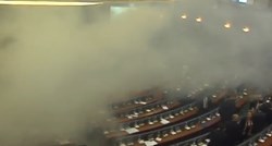 Bačen suzavac u kosovskom parlamentu, pogledajte snimku