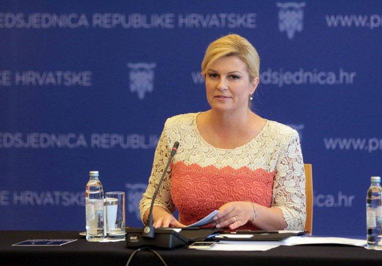 Kolinda traži od Plenkovića da riješi problem 330.000 blokiranih građana