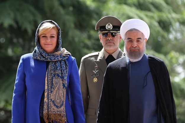 FOTO Kolinda u Teheranu nosila stari kaput