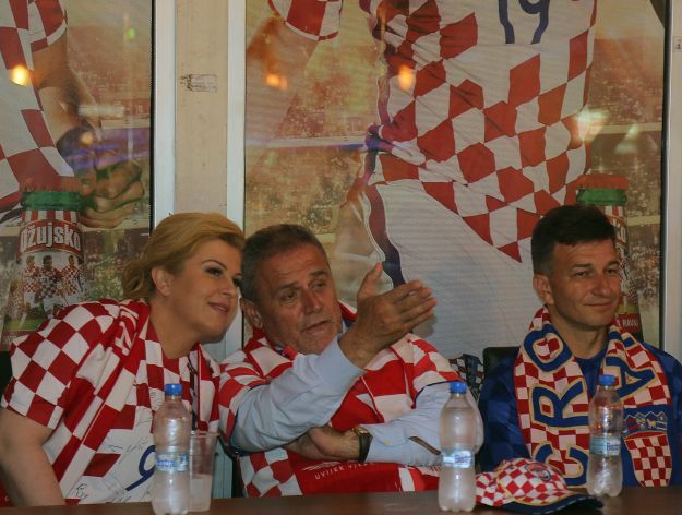Fanovi se klanjaju, a ostali zgražaju: Kolinda i Bandić podijelili Facebook