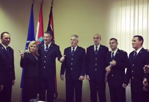 VIDEO Poslušajte kako zvuči "U boj, u boj" kad ga Kolinda pjeva i dirigira