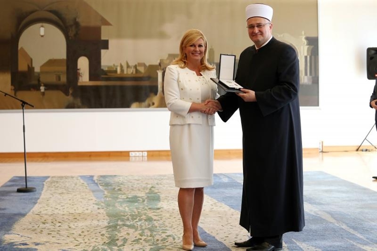 FOTO U bijelom od glave do pete: Kolinda iznenadila kombinacijom s rokerskim detaljima