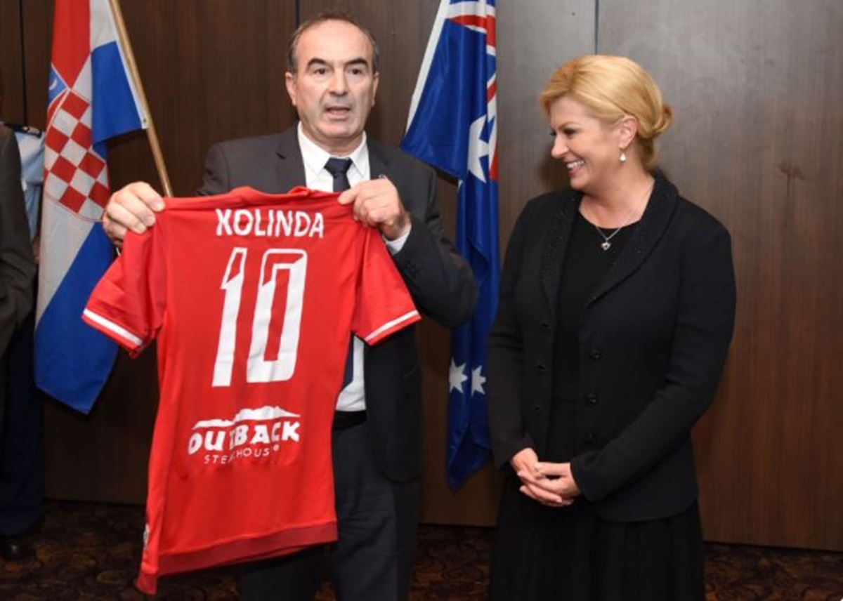 FOTO Kolinda u Australiji ne skida crninu, a ponovno je odjenula i seksi haljinu dubokog izreza
