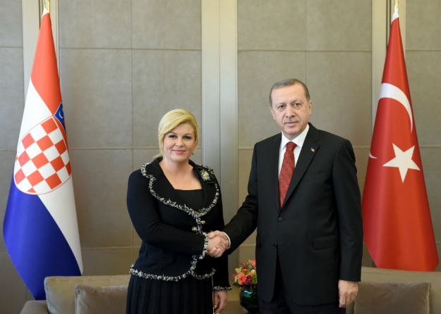 Kolinda se sastala s Erdoganom, a on najavio da uskoro dolazi u Hrvatsku
