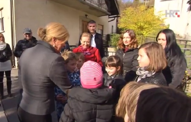 HTV-ov Dnevnik prilog počeo u stilu Sjeverne Koreje: "Ljude u Gorskom kotaru grije predsjednica"