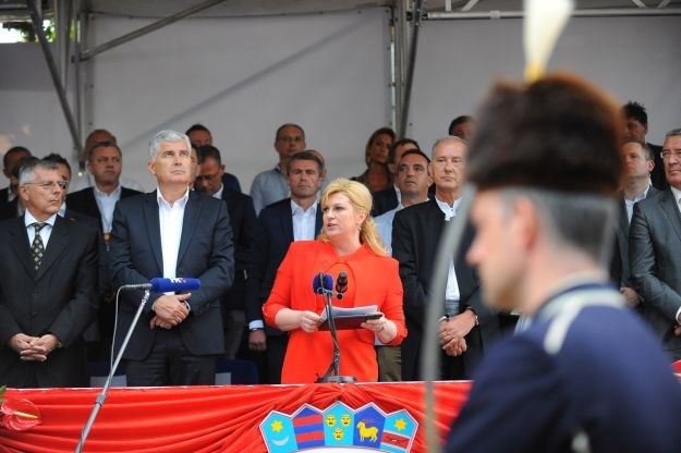 Kolinda prosipala floskule u Sinju: "Očekujem ambicioznu novu hrvatsku Vladu"