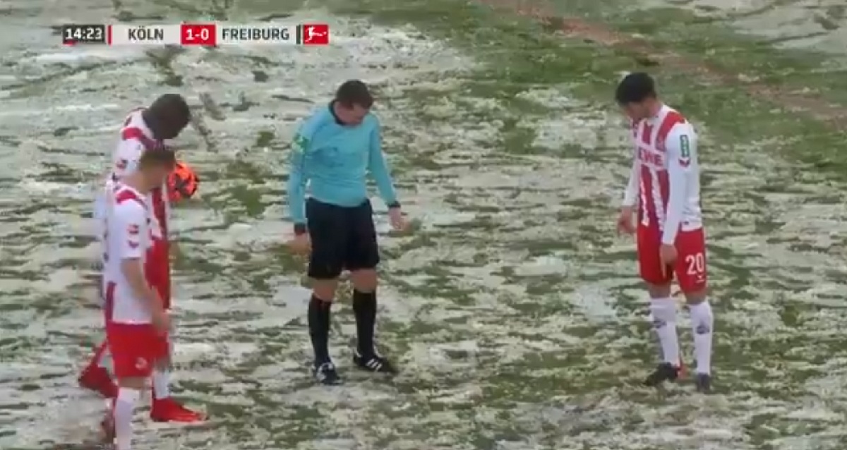 KAO NA LIVADI Nitko nije mogao naći točku s koje se izvodi penal pa je sudac mjerio korake od gol crte