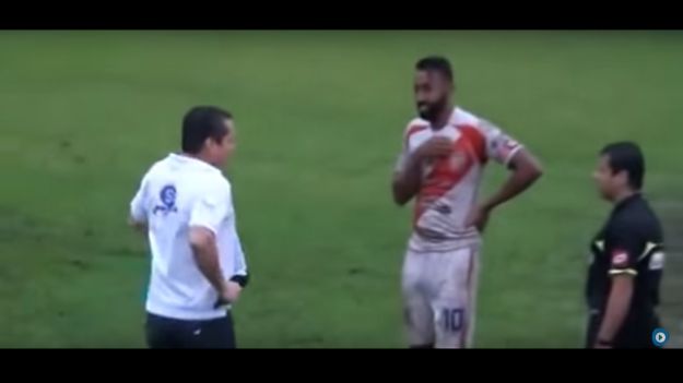Sudac isključio sportskog komentatora za vrijeme nogometne utakmice