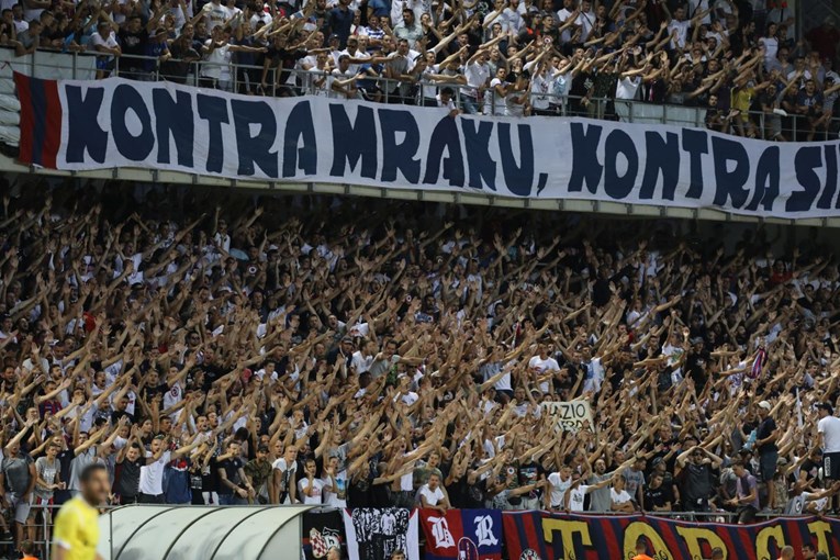 Dugopolje je gorjelo za Hajduk, igrači ispraćeni ovacijama, pogledajte moćnu koreografiju