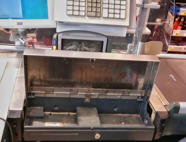 Dok im prodaju meso sa salmonelom, kupci Konzuma se zgražaju nad prljavštinom u jednoj trgovini