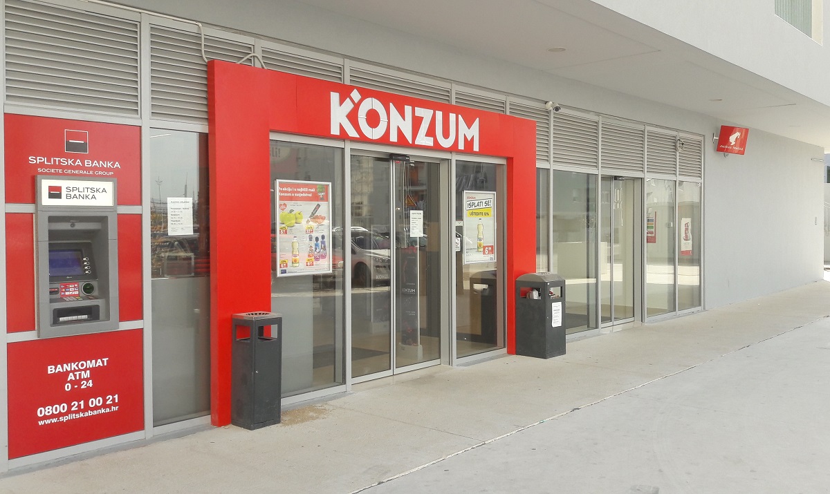 Maskirani kradljivci provalili u Konzum u Splitu i odnijeli sef s novcem
