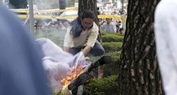 Muškarac se zapalio na prosvjedu protiv japanskih zločina u Drugom svjetskom ratu