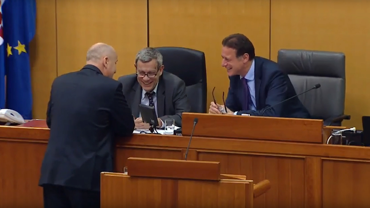 Pogledajte kako je Njonji izletjelo "drug" dok se obraćao HDZ-ovcu