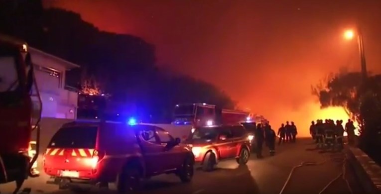 VIDEO Francusku obalu poharali požari, ugrožena naselja na Korzici