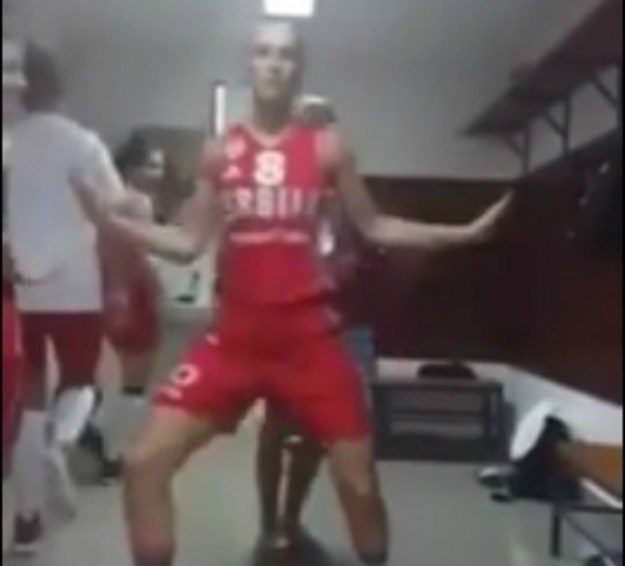 Plesnjak u svlačionici: Ovako se košarkašice Srbije zagrijavaju prije utakmice