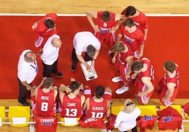 Hrvatski juniori teško poraženi na otvaranju Eurobasketa