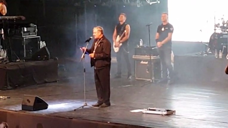 VIDEO Vlado Košić na pozornici s Thompsonom, pogledajte nastup sisačkog biskupa
