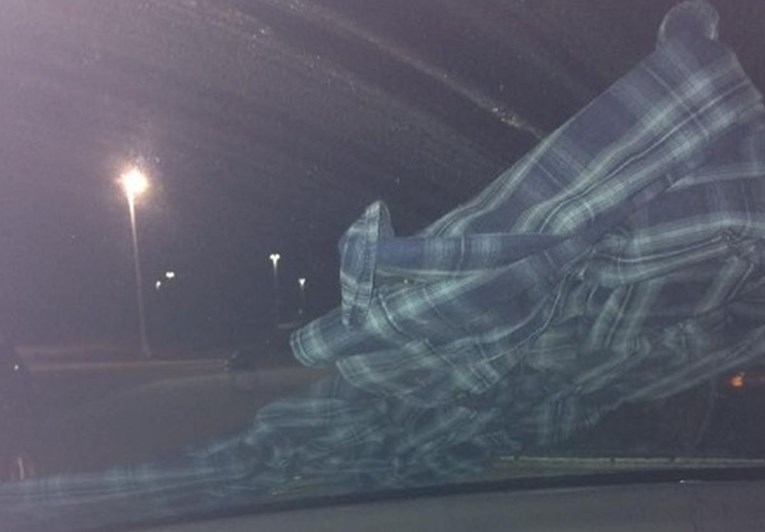 FOTO Pronašla je mušku košulju na svom autu, a ono što se krilo iza toga zaista je jezivo
