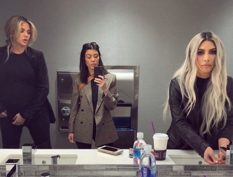 Kourtney Kardashian objavila fotku koju njene sestre nisu htjele, fanovi odmah uočili nešto čudno