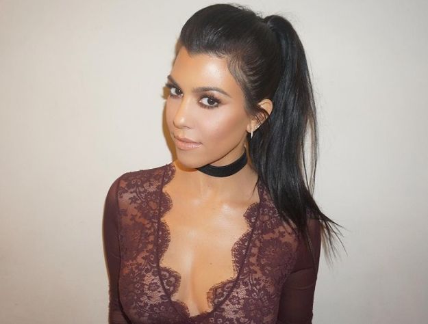 Kourtney Kardashian luda je za H&M čizmama koje koštaju 400 kuna