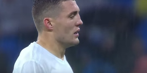 Ovacije Bernabeua Kovačiću za fantastičnu partiju i jubilarku u dresu Reala