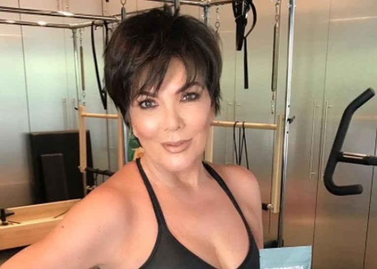 FOTO "Mažeš nam oči": Fanovi napali Kris Jenner da je fotošopirala seksi selfie