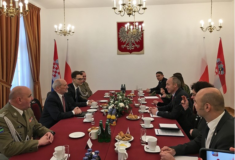Ministri obrane Poljske i Hrvatske najavili sporazum o obrambenoj suradnji
