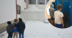 FOTO Dok im se škola raspada, djeca na -10 stupnjeva idu u šator na kemijski wc