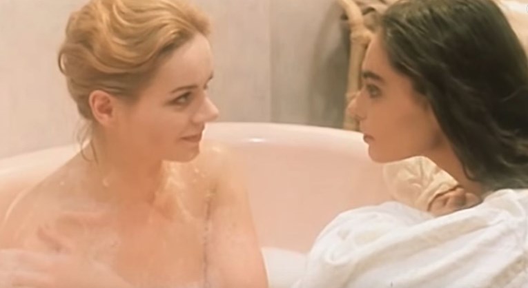 Zbog gole scene u kadi bila je seks simbol Jugoslavije, a danas je nazivaju kraljicom sapunica