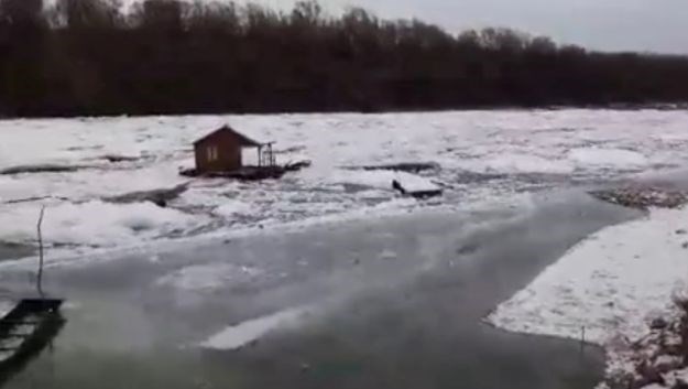 VIDEO Zapanjujuć prizor: Ledena Drava odnijela kuću pred kamerama