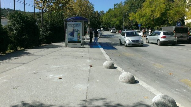 Vila Baldovina stajala je 10 dana, ali je uklonjena tek kada je išarana grafitima protiv Baldasara