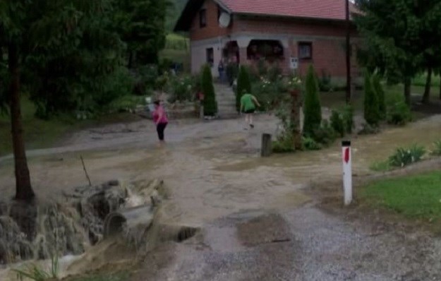 Kiša, tuča, klizišta i udari groma: U samo pola sata potopljen Kumrovec, pod vodom 30 kuća